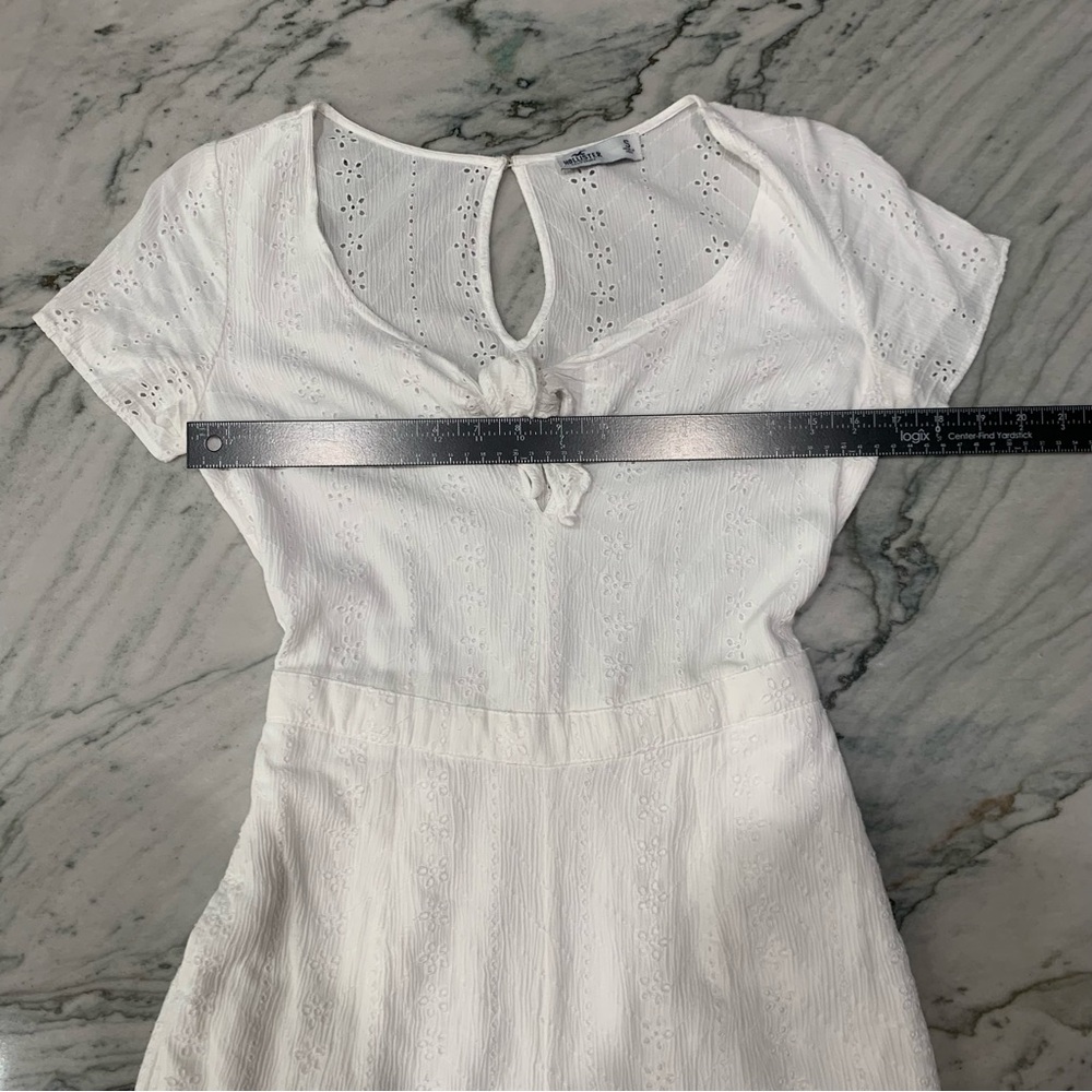Hollister White Floral Eyelet Boho V-Neck Cutout Tie-Front Romper, Size Small - Picture 8 of 11